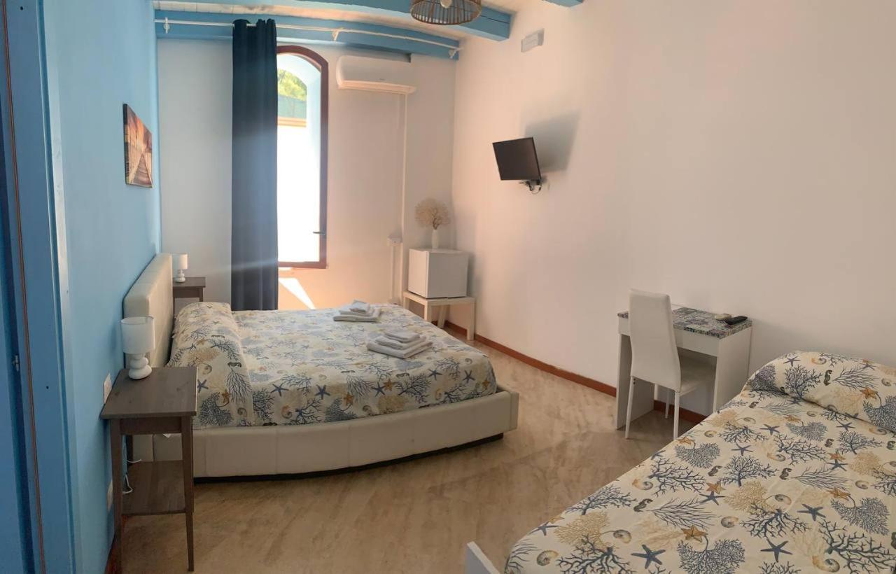 Borgomarino'S Room Cefalù Exteriör bild