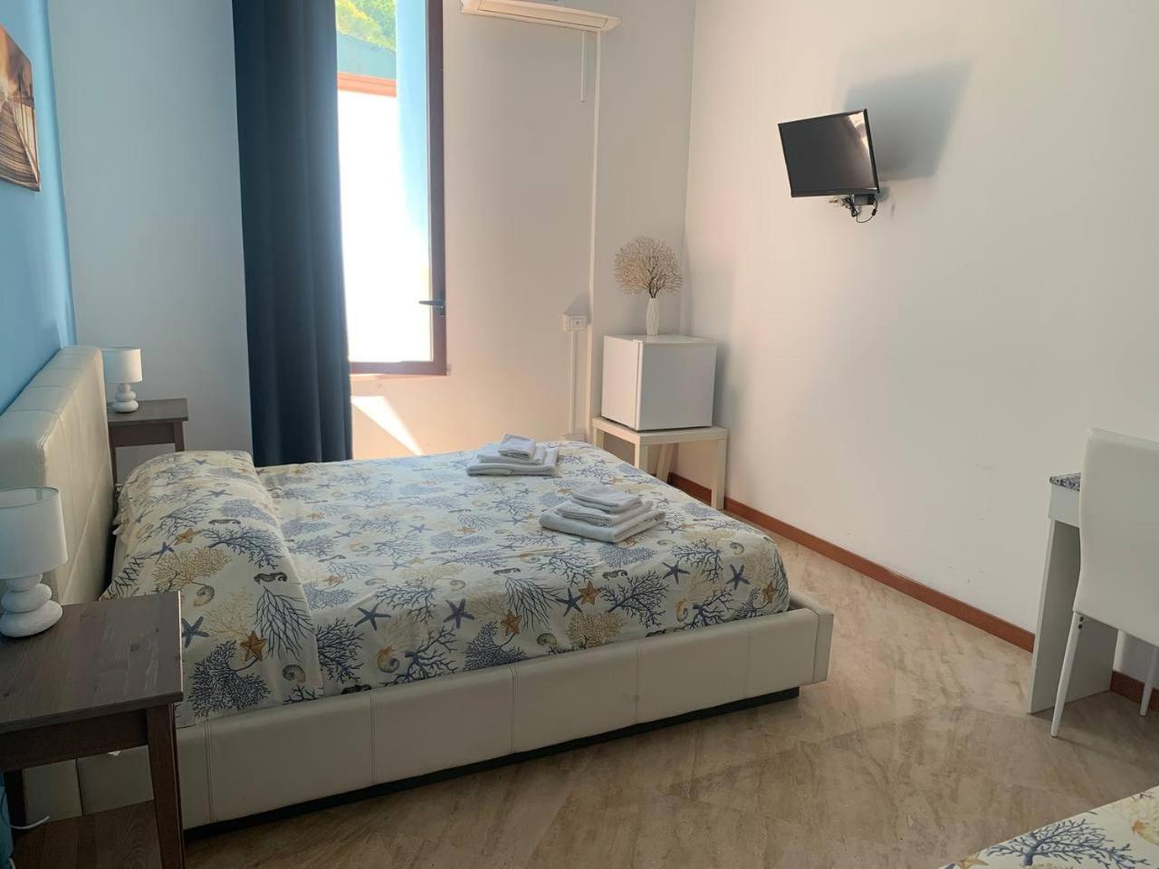Borgomarino'S Room Cefalù Exteriör bild